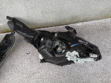 Laden Sie das Bild in den Galerie-Viewer, Frontscheinwerfer Toyota Avensis Links Scheinwerfer Headlight SCH8593682804rp
