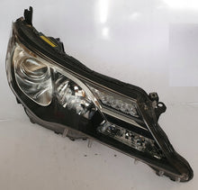 Laden Sie das Bild in den Galerie-Viewer, Frontscheinwerfer Toyota Rav 4 W0836 Xenon Rechts Scheinwerfer Headlight