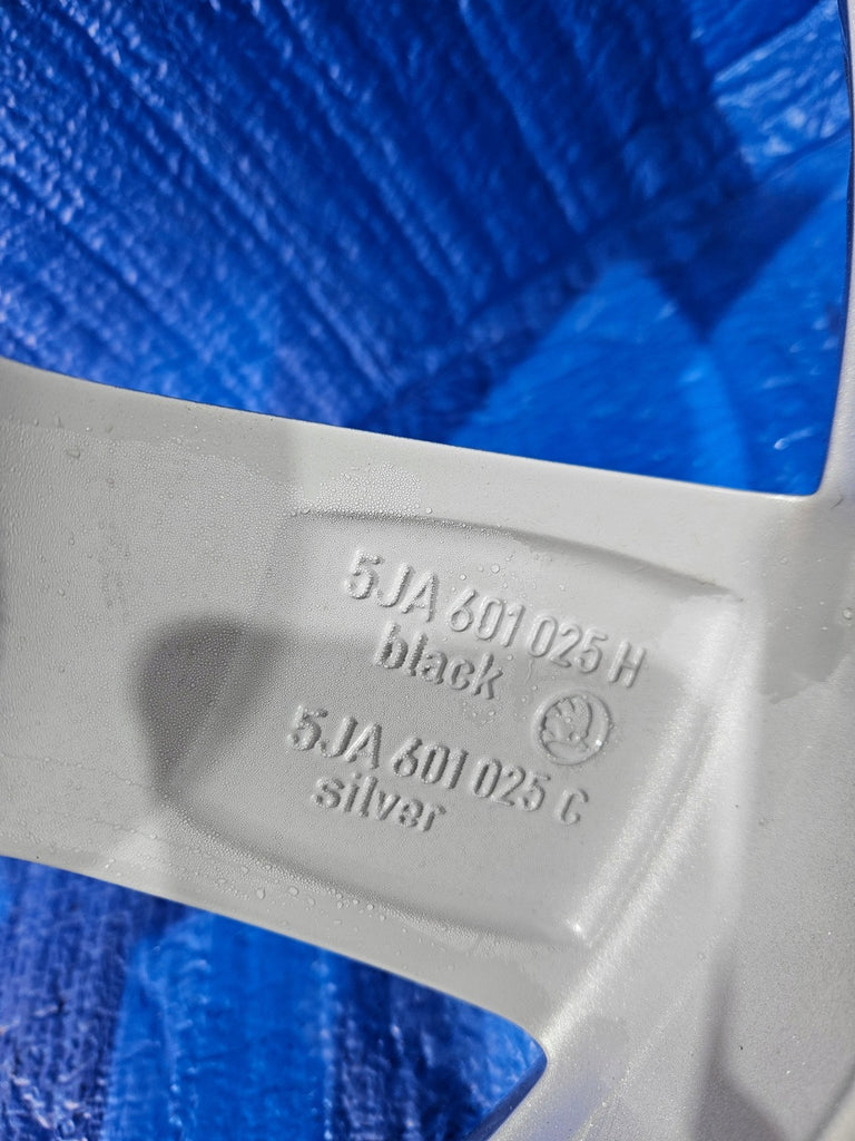 1x Alufelge 17 Zoll 7.0" 5x112 5JA601025H Skoda Roomster Rim Wheel