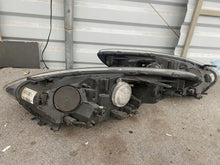 Laden Sie das Bild in den Galerie-Viewer, Frontscheinwerfer Renault Megane III 30128820400 Ein Satz Scheinwerfer Headlight SCH4569333248jt