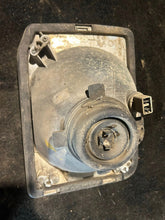 Laden Sie das Bild in den Galerie-Viewer, Frontscheinwerfer Land Rover I Discovery Links Scheinwerfer Headlight SCH9568049324qd