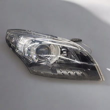 Laden Sie das Bild in den Galerie-Viewer, Frontscheinwerfer Renault Megane III 260102470R Rechts Scheinwerfer Headlight