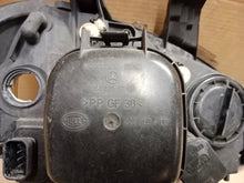 Laden Sie das Bild in den Galerie-Viewer, Frontscheinwerfer Mercedes-Benz W163 1638200749 Ein Stück (Rechts oder Links)