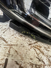 Laden Sie das Bild in den Galerie-Viewer, Frontscheinwerfer 3711080 Rechts Scheinwerfer Headlight SCH1520665503fd