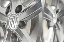 Load image into Gallery viewer, 4x Alufelge 16 Zoll 6.5" 5x112 46ET Glanz Grau 5G0601025BP VW Touran Jetta FEL6423420275at