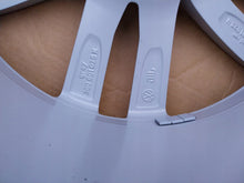 Load image into Gallery viewer, 1x Alufelge 18 Zoll 8.0" 5x112 44ET Silber 3G0601025H VW Passat B8 Rim Wheel FEL1280423094lt