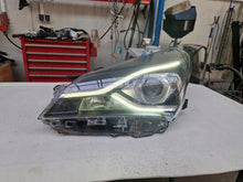 Laden Sie das Bild in den Galerie-Viewer, Frontscheinwerfer Toyota Yaris 56464-51653 LED Links Scheinwerfer Headlight SCH2717814082cv
