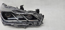 Laden Sie das Bild in den Galerie-Viewer, Frontscheinwerfer Toyota Corolla 81110-2T31-00 Rechts Scheinwerfer Headlight