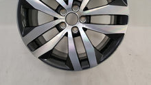 Laden Sie das Bild in den Galerie-Viewer, 1x Alufelge 17 Zoll 7.0&quot; 5x110 41ET 5J0601025N Skoda Fabia Rim Wheel