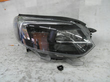 Laden Sie das Bild in den Galerie-Viewer, Frontscheinwerfer Opel Vivaro Zafira Life 00218274-01 Xenon Rechts Headlight