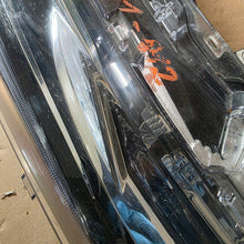 Laden Sie das Bild in den Galerie-Viewer, Frontscheinwerfer Toyota Corolla 81110-02L70 Rechts Scheinwerfer Headlight SCH7432313603bv