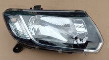 Laden Sie das Bild in den Galerie-Viewer, Frontscheinwerfer Dacia Logan Sandero II 90114431 260103529R Rechts Headlight