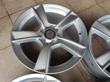 Laden Sie das Bild in den Galerie-Viewer, 4x Alufelge 17 Zoll 8.5" 5x112 58ET Glanz Silber A2044019002 Mercedes-Benz W204 FEL7924257621nq