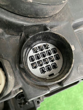 Laden Sie das Bild in den Galerie-Viewer, Frontscheinwerfer Land Rover I Discovery L319 89905555 Links Headlight SCH6679472760jr