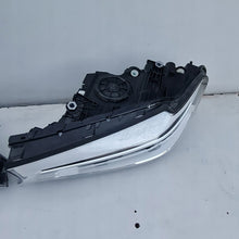 Load image into Gallery viewer, Frontscheinwerfer BMW G31 G30 8499122 8499121 LED Ein Stück (Rechts oder Links)