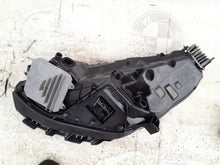 Laden Sie das Bild in den Galerie-Viewer, Frontscheinwerfer Tesla Model 3 1077375-00-6 LED Ein Stück (Rechts oder Links)