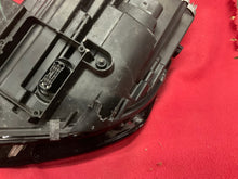 Laden Sie das Bild in den Galerie-Viewer, Frontscheinwerfer Audi A4 8W0941033 8W0941034 LED Ein Stück (Rechts oder Links)