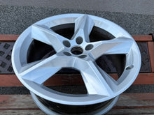 Laden Sie das Bild in den Galerie-Viewer, 1x Alufelge 19 Zoll 8.0&quot; 5x112 28ET Glanz Silber 4M0601025F Audi Q7 Rim Wheel