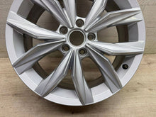 Laden Sie das Bild in den Galerie-Viewer, 1x Alufelge 18 Zoll 5NA601025B VW Tiguan Rim Wheel FEL3005494825wn