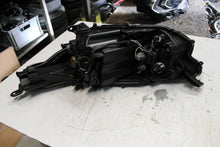 Laden Sie das Bild in den Galerie-Viewer, Frontscheinwerfer Toyota 4 Yaris Rechts Scheinwerfer Headlight SCH9347808393zf