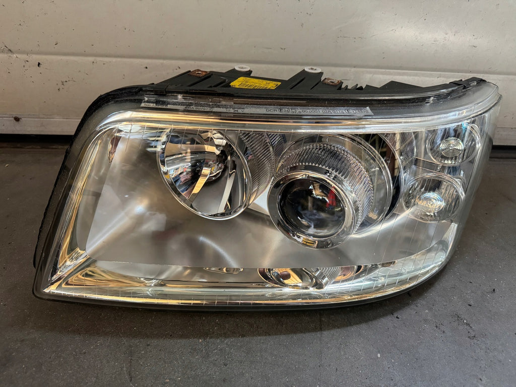 Frontscheinwerfer VW Multivan Xenon Ein Satz Scheinwerfer Headlight SCH6481143262zv