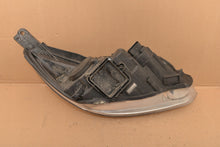 Laden Sie das Bild in den Galerie-Viewer, Frontscheinwerfer Ford Focus F1EB-13W030-CB Links Scheinwerfer Headlight SCH2200834349bb