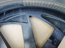 Load image into Gallery viewer, 1x Alufelge 19 Zoll 7.5" 5x114.3 49 5ET Glanz Silber HMD04EV Hyundai Ioniq 5 FEL2565895935wp