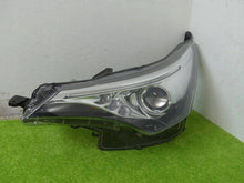Laden Sie das Bild in den Galerie-Viewer, Frontscheinwerfer Toyota Avensis 99226-81017 Links Scheinwerfer Headlight