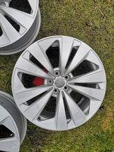 Laden Sie das Bild in den Galerie-Viewer, 4x Alufelge 19 Zoll 8.5" 5x112 20ET Glanz Silber 4M8601025 Audi Q8 Rim Wheel FEL7070167507rm
