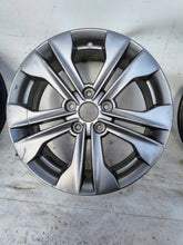 Load image into Gallery viewer, 1x Alufelge 17 Zoll 7.0" 5x114.3 47ET 52910-2W170 Hyundai Santa III Fe Rim Wheel FEL7612766901xu