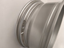 Laden Sie das Bild in den Galerie-Viewer, 1x Alufelge 18 Zoll 7.5" 5x120 45ET Glanz Silber 7845852 BMW Rim Wheel FEL4096978255xe