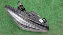 Laden Sie das Bild in den Galerie-Viewer, Frontscheinwerfer Mercedes-Benz Cla A1179065200 Xenon Rechts Headlight SCH5280352198yf