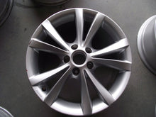Laden Sie das Bild in den Galerie-Viewer, 1x Alufelge 17 Zoll 7.5" 5x112 47ET Glanz Silber 3C9071497 VW Passat Rim Wheel FEL4508689845ln