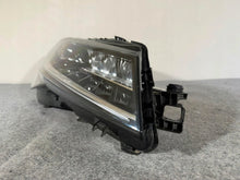 Laden Sie das Bild in den Galerie-Viewer, Frontscheinwerfer Skoda Superb III 3V1941016E 922430111502040001 LED Rechts SCH1664546915hd