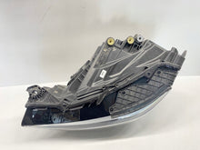 Laden Sie das Bild in den Galerie-Viewer, Frontscheinwerfer Audi Q3 83A941011 LED Links Scheinwerfer Headlight SCH1127571403kg