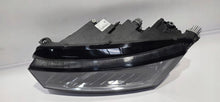 Laden Sie das Bild in den Galerie-Viewer, Frontscheinwerfer Skoda Octavia IV 5E4941015B LED Links Scheinwerfer Headlight SCH8334383787mb