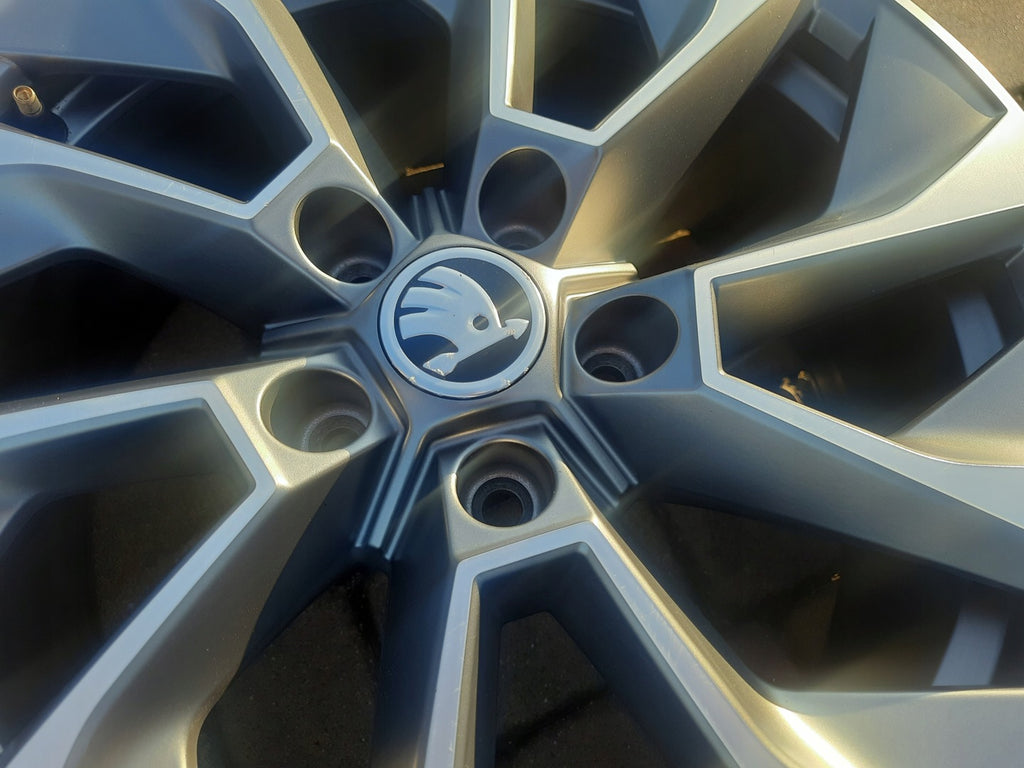 1x Alufelge 17 Zoll 7.0" 5x112 45ET 57A601025AR Skoda Karoq Rim Wheel