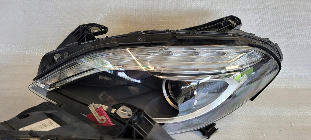 Frontscheinwerfer Mercedes-Benz W246 LE10E6247 LED Ein Stück (Rechts oder Links)