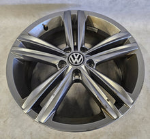 Laden Sie das Bild in den Galerie-Viewer, 1x Alufelge 18 Zoll 7.0" 5x112 43ET Glanz Silber 5NA601025M VW Tiguan Rim Wheel FEL7261626882mh