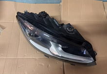Load image into Gallery viewer, Frontscheinwerfer VW Touran 1T1941006G Rechts Scheinwerfer Headlight SCH6370604537uv