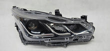 Laden Sie das Bild in den Galerie-Viewer, Frontscheinwerfer Toyota Corolla 81110-2T31-00 Rechts Scheinwerfer Headlight