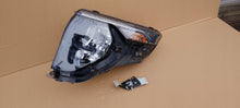 Laden Sie das Bild in den Galerie-Viewer, Frontscheinwerfer Ford Transit Courier R2X613W030AE Links Scheinwerfer Headlight SCH4925475618sh