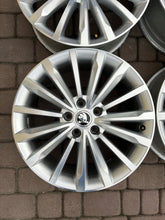 Laden Sie das Bild in den Galerie-Viewer, 4x Alufelge 18 Zoll 7.0" 5x112 43ET Glanz Silber 565601025E Skoda Kodiaq FEL4981756231tn
