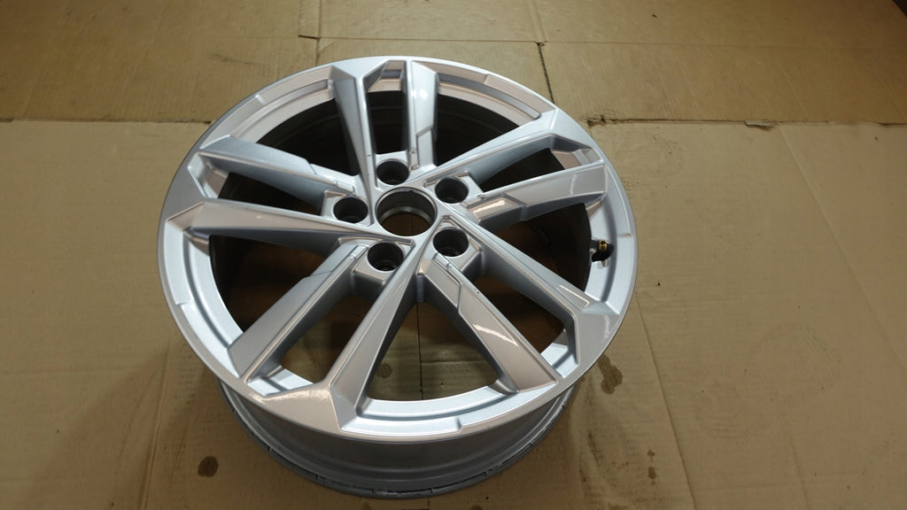 1x Alufelge 17 Zoll 6.5" 5x112 43ET Glanz Silber 8Y0601025L Audi A3 Rim Wheel