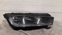 Laden Sie das Bild in den Galerie-Viewer, Frontscheinwerfer Skoda Octavia IV Rechts Scheinwerfer Headlight SCH6591623393pq