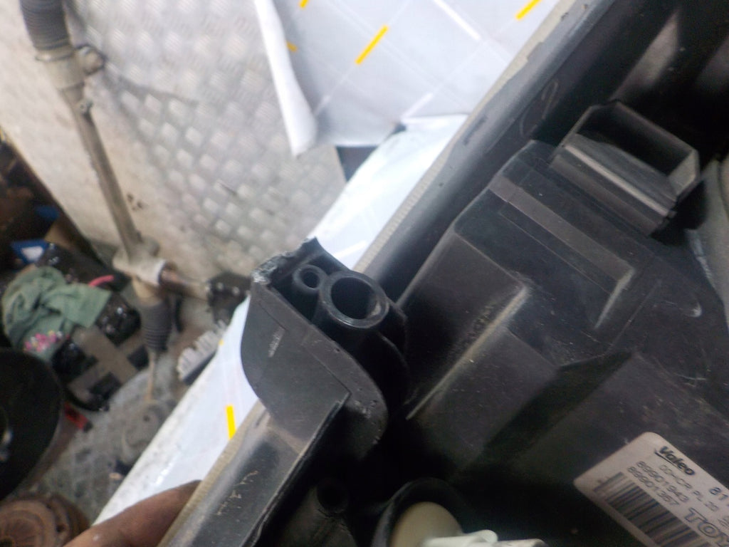 Frontscheinwerfer Toyota Auris 81110-02470 Rechts Scheinwerfer Headlight