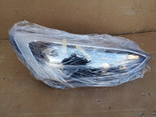 Laden Sie das Bild in den Galerie-Viewer, Frontscheinwerfer Ford Focus JX7B-13E014-AE Rechts Scheinwerfer Headlight SCH9858218801cc