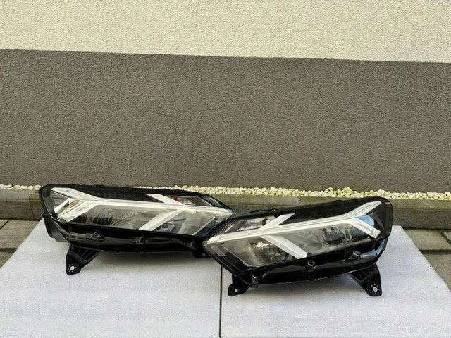 Frontscheinwerfer Dacia Sandero 260107978R 260601750R Rechts oder Links