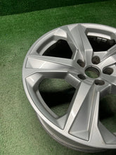 Laden Sie das Bild in den Galerie-Viewer, 1x Alufelge 19 Zoll 8.0" 5x112 27ET 4K8601025J Audi Rim Wheel FEL1569041518is