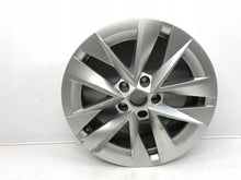 Load image into Gallery viewer, 1x Alufelge 17 Zoll 46ET Silber 5E3601025 Skoda Octavia I Rim Wheel FEL5101840225xa